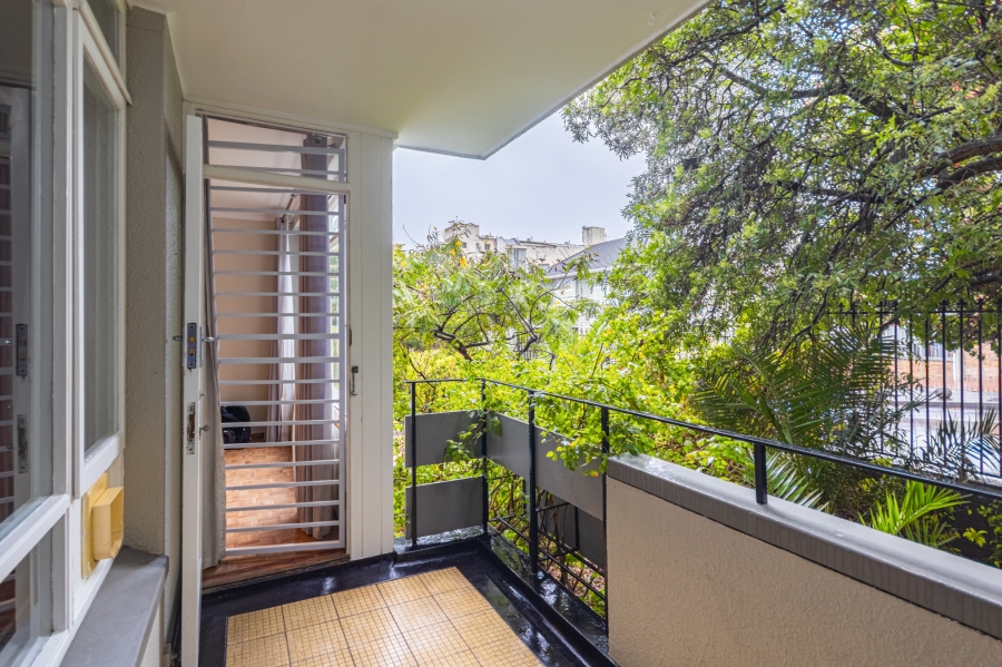 2 Bedroom Property for Sale in Sea Point Western Cape